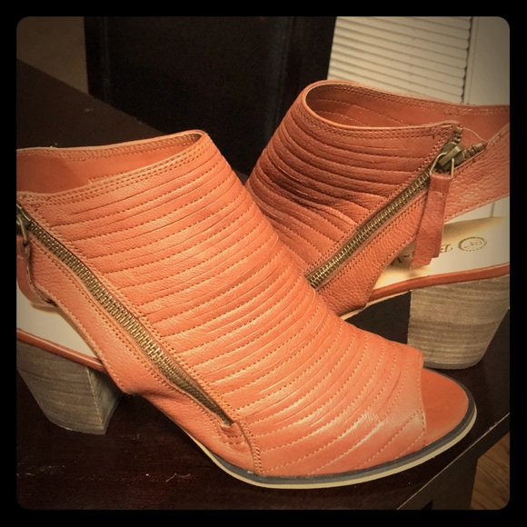 Bella Vita Shoes - Dark Tan women zippered wedge shoes-8.5W